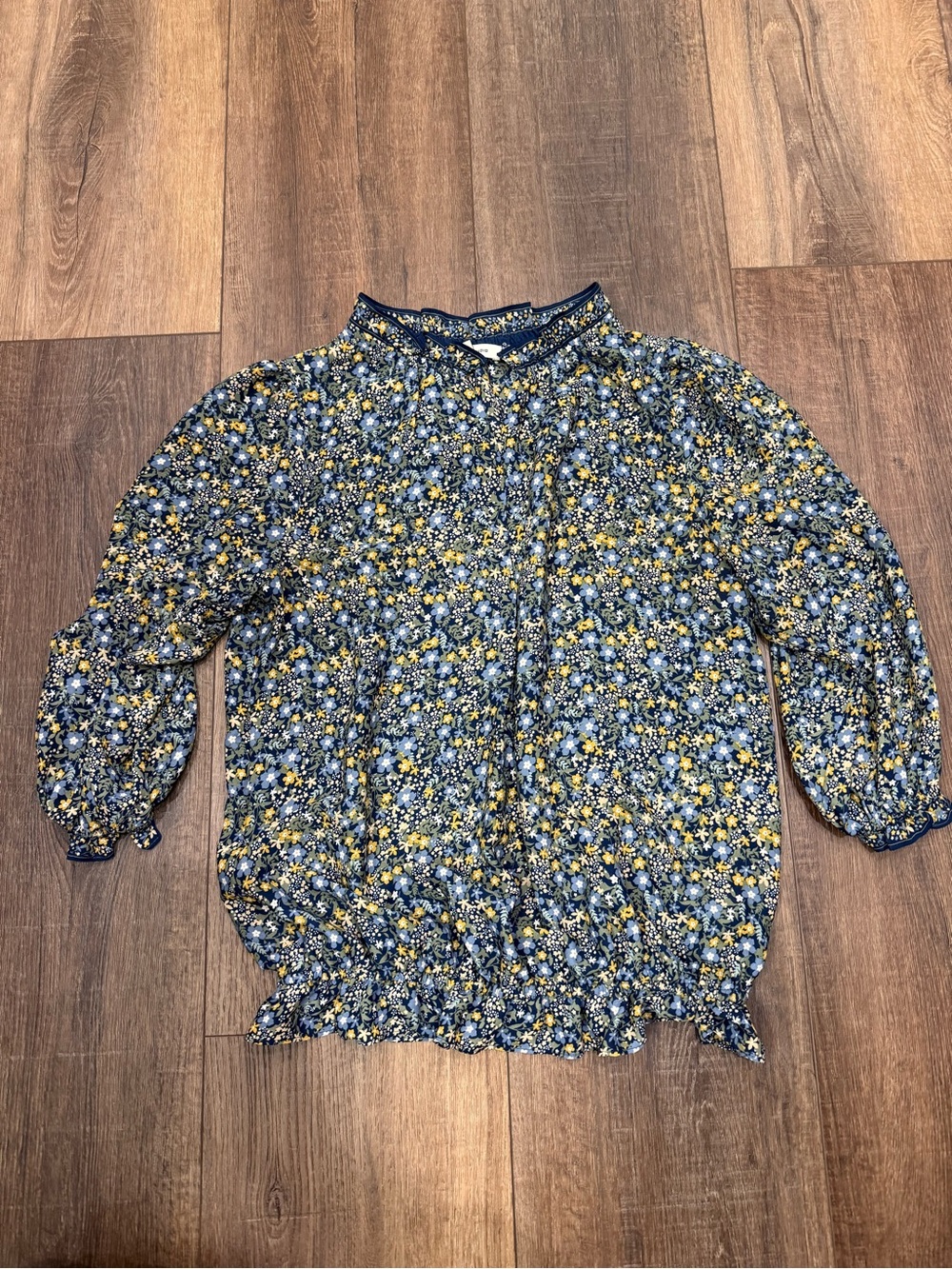 Max studio floral smocked waist v neck blouse xs